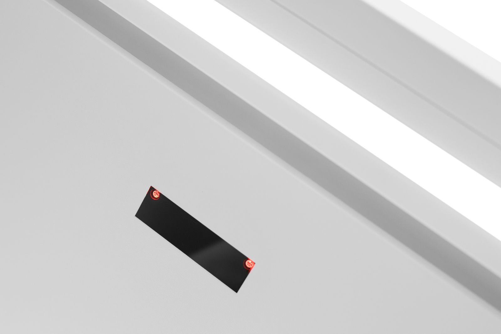 Magnetic OR White Matt Gesture Control